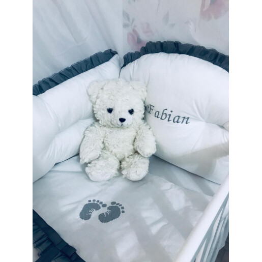Lenjerie Personalizata cu aparatori Super Groase, baldachin si suport pat 140x70 cm Albă cu Volanas gri