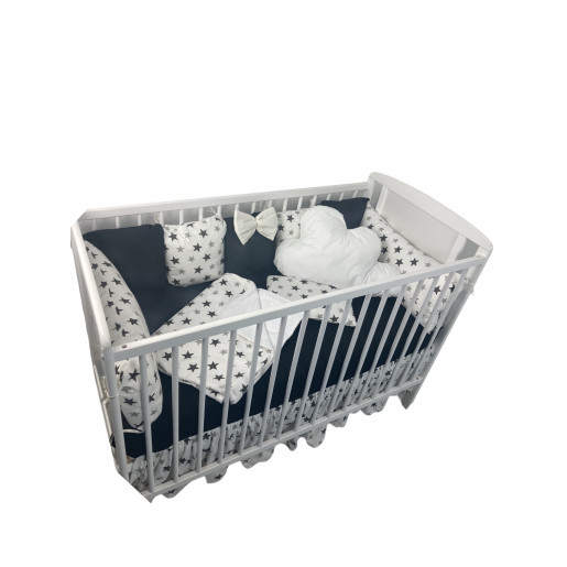 Lenjerie Personalizata pat 120x60 cm cu aparatori din 7 pernute pufoase, perna paturica si cearsaf cu volan Deseda Negru - Steluțe negre pe alb