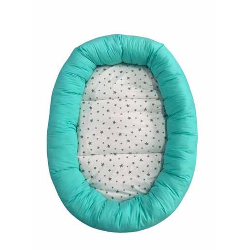 Lenjerie Personalizata pat 120x60 cm cu aparatori din 7 pernute pufoase, perna paturica si cearsaf cu volan Deseda Verde menta - Alb cu stelute gri