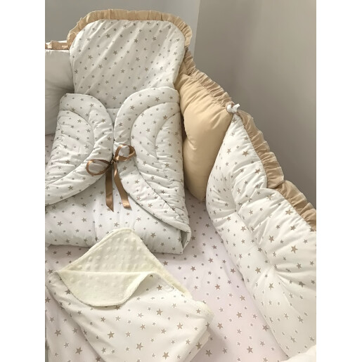 Set de 6 bucati aparatori protectii laterale patut 140x70 cm Deseda Bej - Stelute bej pe alb
