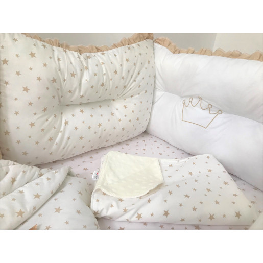 Lenjerie cu 6 aparatori pufoase si paturica pat 140x70 cm Deseda Alb -Stelute bej pe alb- bej