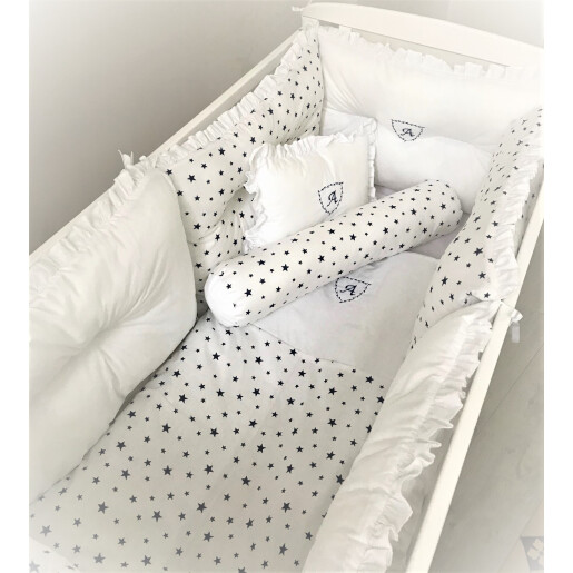Lenjerie Personalizata cu monograma cu 10 piese pat 140x70 cm Deseda Alb - Stelute bleumarin pe alb 