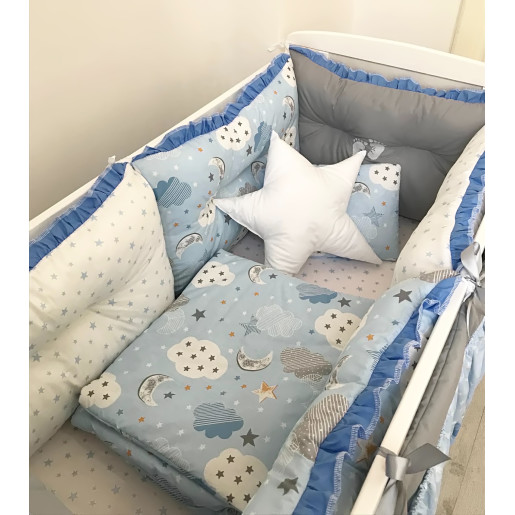 Lenjerie 10 piese cu 6 aparatori pufoase si buzunar pat 140x70 cm Deseda Gri-norisori-stelute albastre
