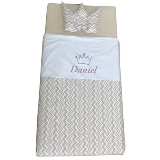 Set Personalizat Paturica bebe cu Cearsaf si Pernuta pt pat 120x60 cm Deseda Zig zag bej