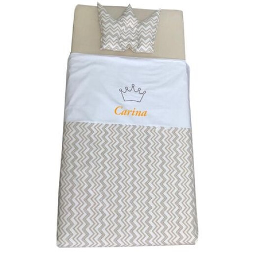 Set Personalizat Paturica bebe cu Cearsaf si Pernuta pt pat 120x60 cm Deseda Zig zag bej