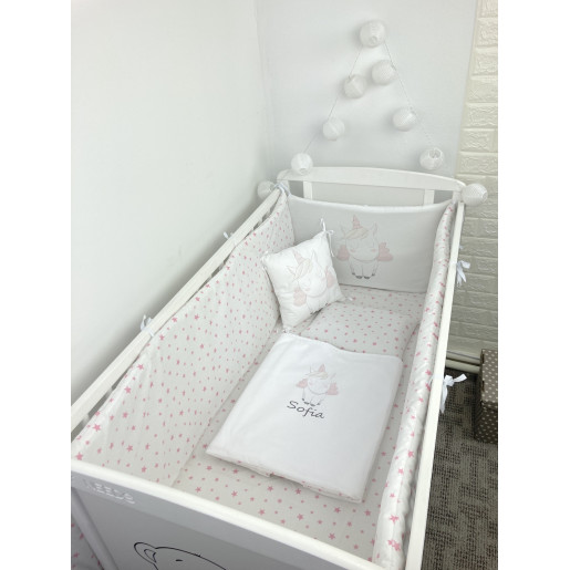 Lenjerie de patut bebelusi Personalizata Imprimata pat 140x70 cm Stelute roz pe alb Unicorn 
