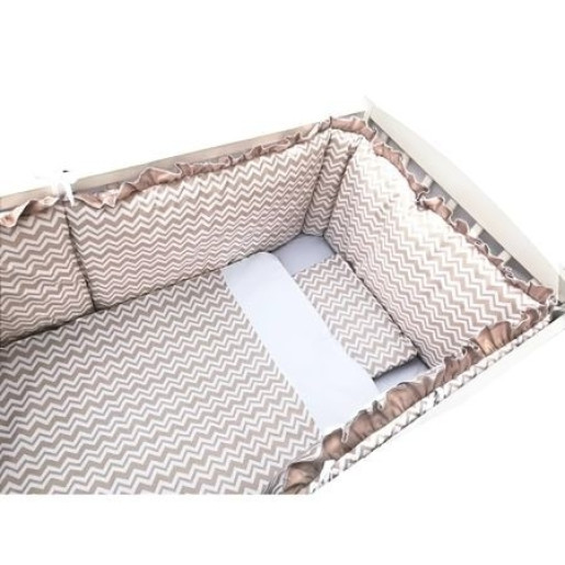 Lenjerie cu bumper si protectii laterale pat pufoase Deseda Zig Zag bej - pat 140x70 cm