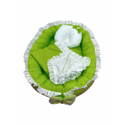 Cuib baby nest bebelusi cu volanase, paturica si pernuta Verde cu buline albe LUX