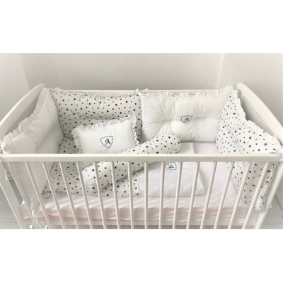 Lenjerie Personalizata cu monograma cu 10 piese pat 140x70 cm Deseda Alb - Stelute bleumarin pe alb 