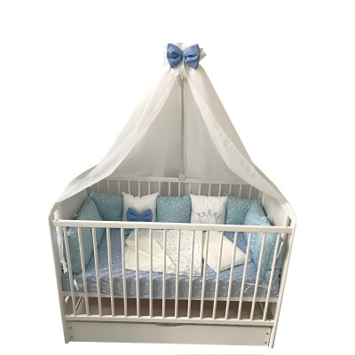 Lenjerie Personalizata pat 120x60 cm cu aparatori din 9 pernute pufoase, perna paturica si cearsaf cu volan Deseda Albastru - Stelute albe pe albastru