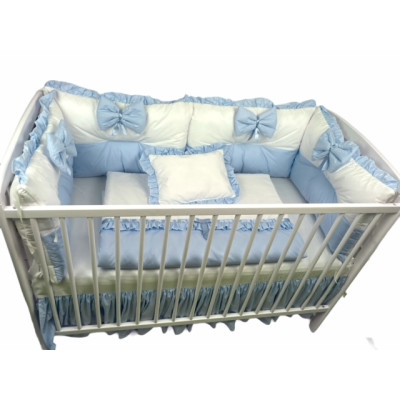 Lenjerie de patut cu 6 aparatori pufoase Alb-albastru pal 120x60 cm, fundite, plapumioara, perna si cearsaf cu volan
