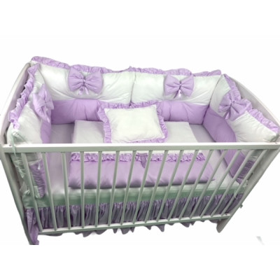 Lenjerie de patut cu 6 aparatori pufoase Alb-lila 120x60 cm, fundite, plapumioara, perna si cearsaf cu volan