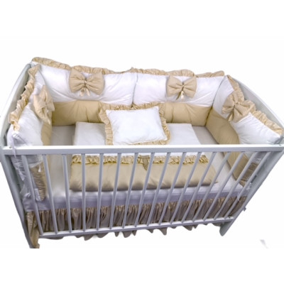 Lenjerie de patut cu 6 aparatori pufoase Alb-bej 120x60 cm, fundite, plapumioara, perna si cearsaf cu volan
