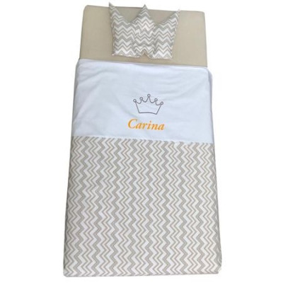 Set Personalizat Paturica bebe cu Cearsaf si Pernuta pt pat 120x60 cm Deseda Zig zag bej