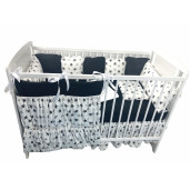 Lenjerie Personalizata pat 120x60 cm cu aparatori din 7 pernute pufoase, perna paturica si cearsaf cu volan Deseda Negru - Steluțe negre pe alb