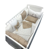 Lenjerie Personalizata pat 120x60 cm cu aparatori din 7 pernute pufoase, perna paturica si cearsaf cu volan Deseda Bej - Stelute bej pe alb