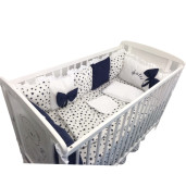 Lenjerie Personalizata pat 120x60 cm cu aparatori din 7 pernute pufoase cu volanase, perna paturica si cearsaf cu volan Deseda Alb-bleumarin cu stelute